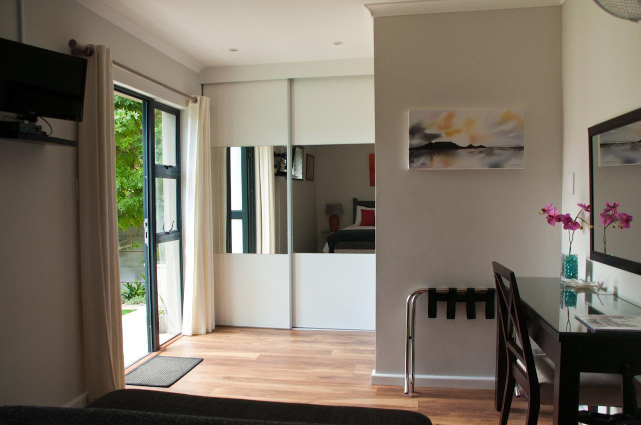 Somersby Guest House Hout Bay Esterno foto