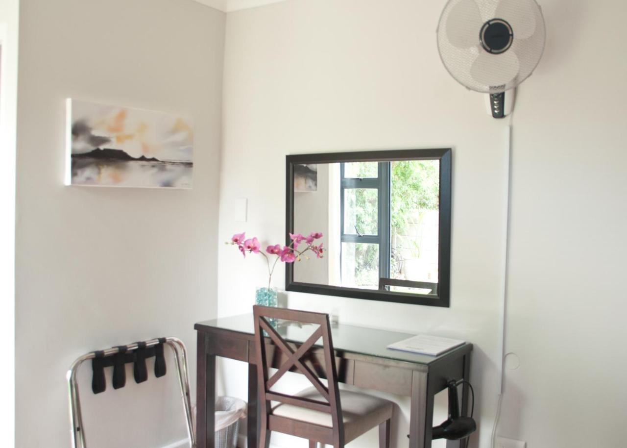 Somersby Guest House Hout Bay Esterno foto