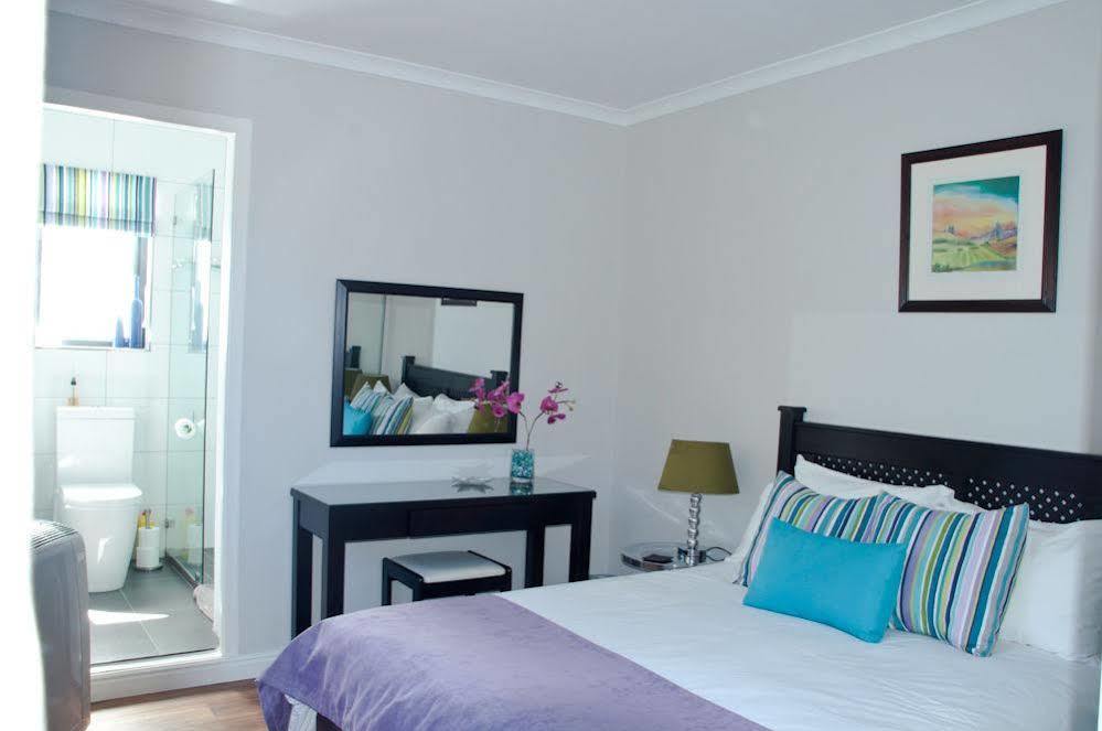Somersby Guest House Hout Bay Esterno foto